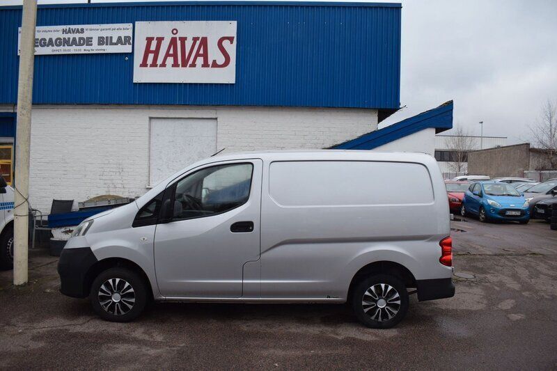 Silver Begagnad 2015 Nissan NV200 Van | 59 900 kr (Marknadspris) - Bild 1/4