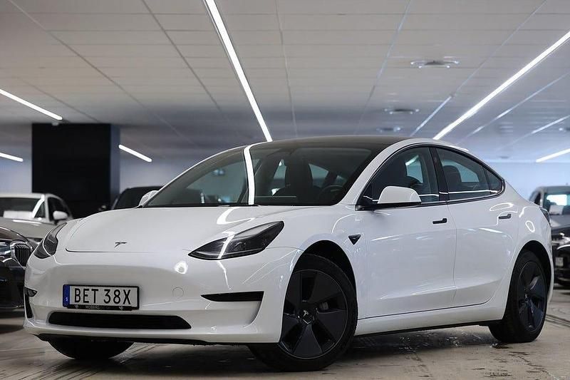 Begagnad Tesla Model 3 Standard Range 235 kW (320 HK) 2023 Vit Sedan