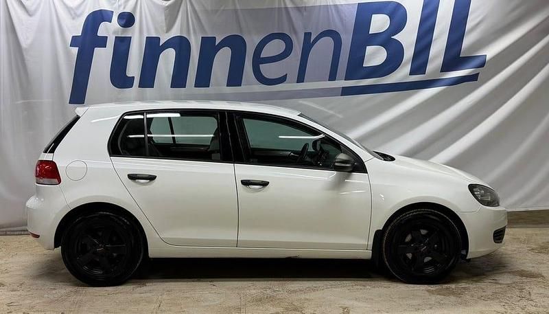 Begagnad VW Golf VI 105 HK (77 kW) 2011 Vit Halvkombi