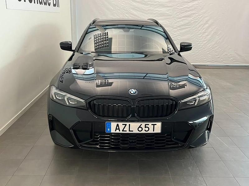 Begagnad BMW 330 M Sport 184 HK (135 kW) 2025 Safirsvart metallic Kombi