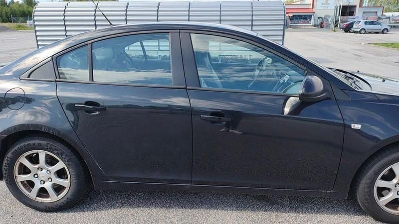 Svart Begagnad 2010 Chevrolet Cruze Sedan | 31 500 kr (Marknadspris) - Bild 1/4