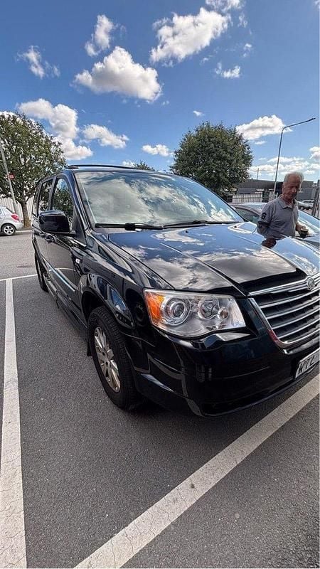 Svart Begagnad 2010 Chrysler Grand Voyager Minibuss | 79 990 kr (Marknadspris) - Bild 1/4