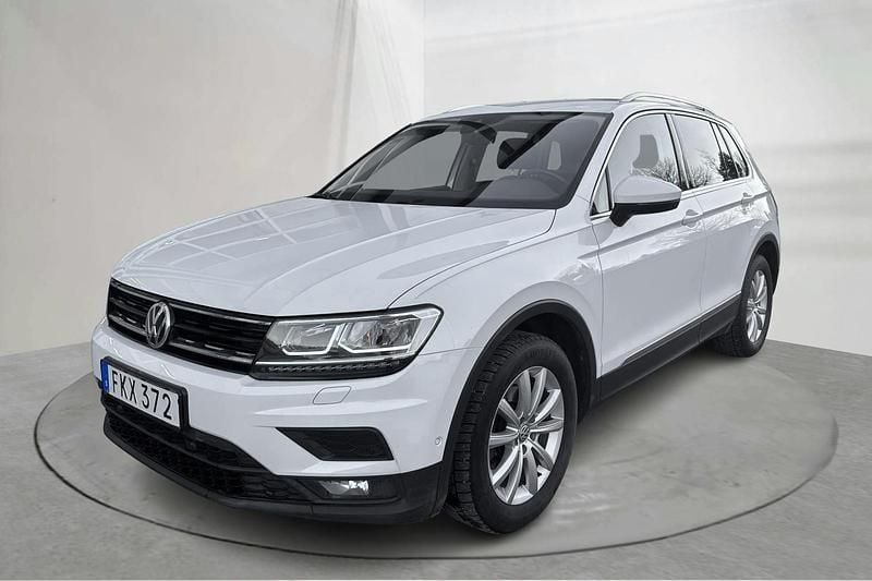 Vit Begagnad 2018 VW Tiguan SUV | 184 900 kr (Bra pris) - Bild 1/4
