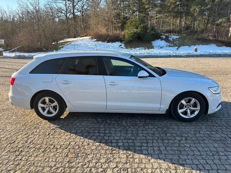 Begagnad Audi A6 Proline 190 HK (139 kW) 2014 Vit metallic Kombi