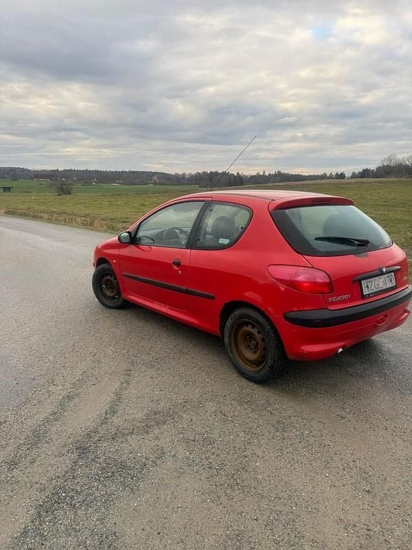 Begagnad 1999 Peugeot 206 Halvkombi | 14 000 kr (Marknadspris) - Bild 1/4