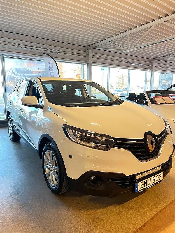 Vit Begagnad 2017 Renault Kadjar LIMITED SUV | 129 900 kr (Lite dyr) - Bild 1/4