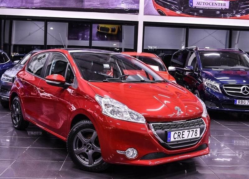 Begagnad Peugeot 208 82 HK (60 kW) 2014 Mörkröd Halvkombi
