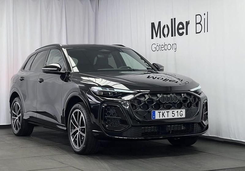 Ny Audi Q5 Edition .1 367 HK (269 kW) 2025 Mytsvart metallic SUV