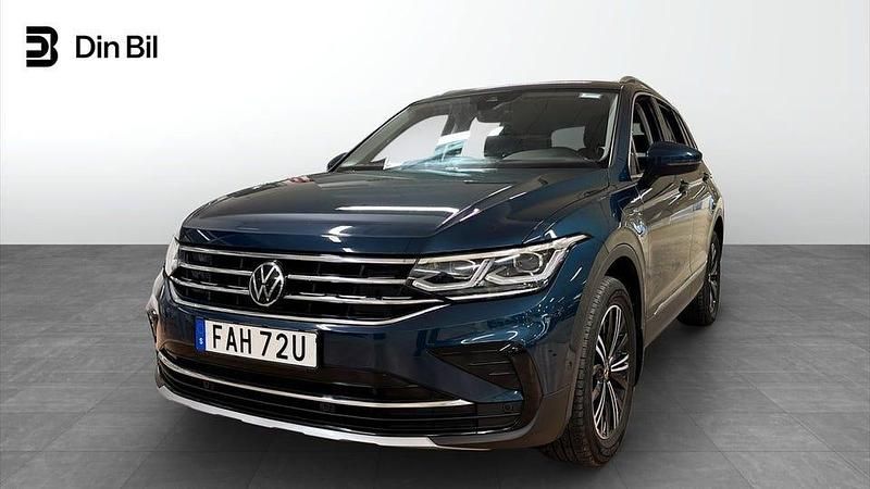 Blå Begagnad 2022 VW Tiguan Elegance SUV | 309 800 kr (Marknadspris) - Bild 1/4
