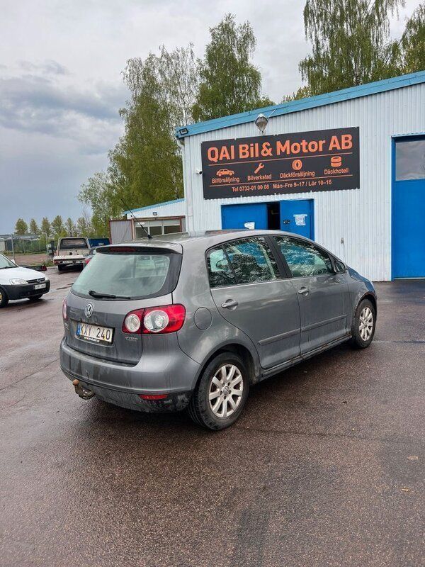 Mörkgrå (grå) Begagnad 2009 VW Golf Trendline Halvkombi | 9 999 kr - Bild 1/4