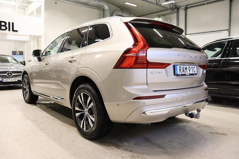 Begagnad Volvo XC60 Core 350 HK (257 kW) 2023 Grå SUV