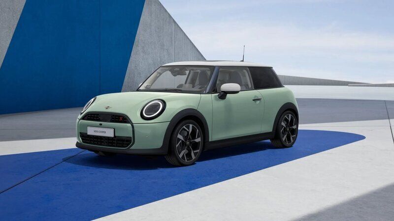 Grön (ocean wave green) Ny 2024 Mini Cooper S Classic Halvkombi | 457 300 kr - Bild 1/4