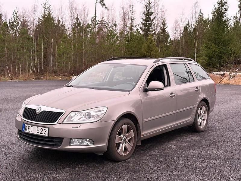Begagnad 2010 Skoda Octavia Kombi | 58 000 kr (Marknadspris) - Bild 1/4
