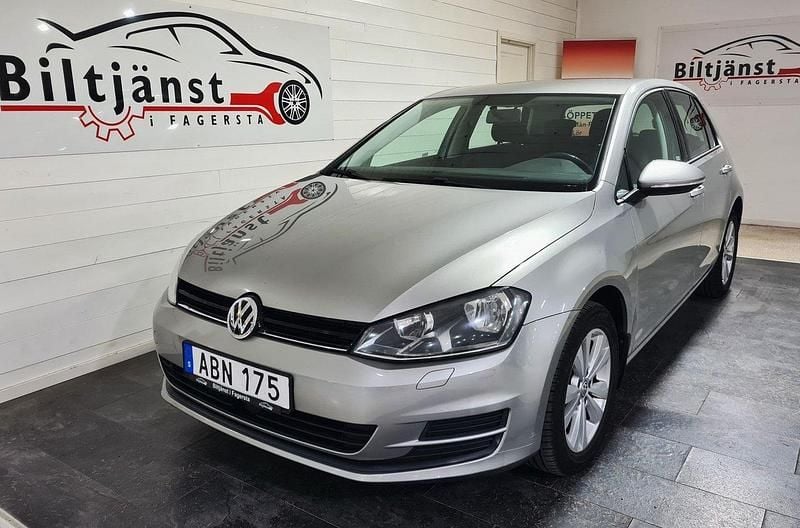 Silver Begagnad 2014 VW Golf VII Halvkombi | 109 900 kr (Bra pris) - Bild 1/4