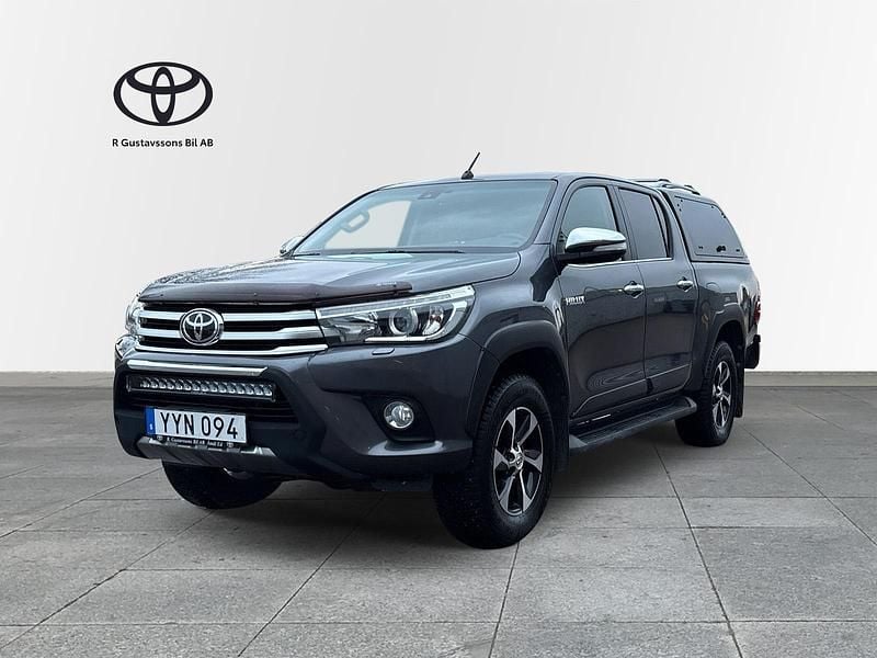 Grå Begagnad 2016 Toyota HiLux Pickup | 289 000 kr - Bild 1/4