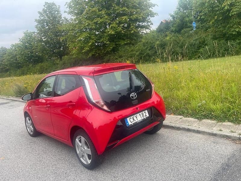 Begagnad 2015 Toyota Aygo Halvkombi | 75 000 kr (Bra pris) - Bild 1/4