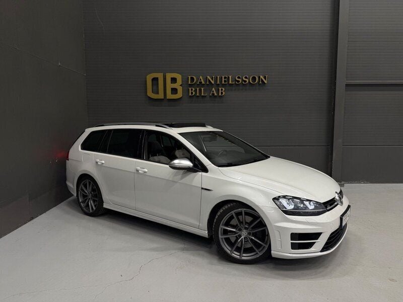 Vit Begagnad 2015 VW Golf VII R Kombi | 199 800 kr (Marknadspris) - Bild 1/4