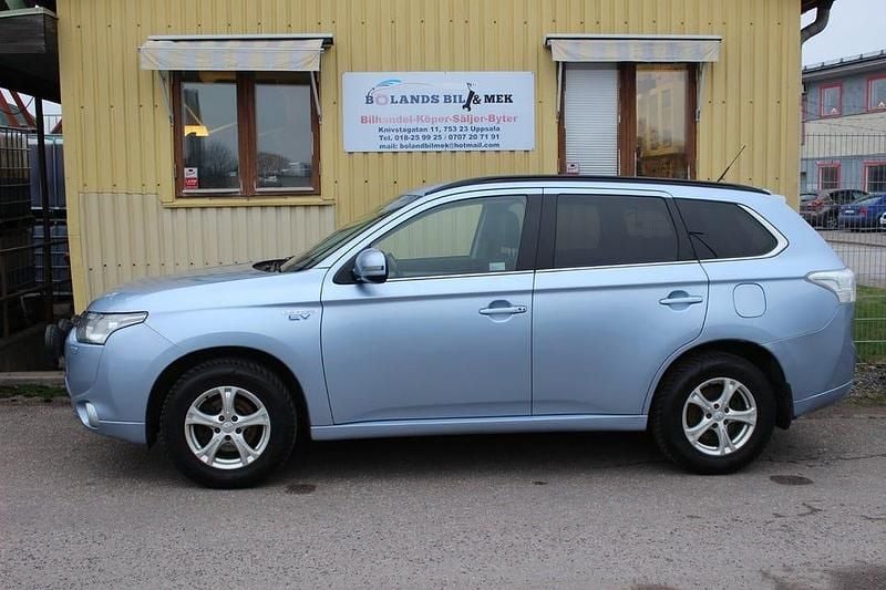 Begagnad Mitsubishi Outlander 203 HK (149 kW) 2014 Blå SUV