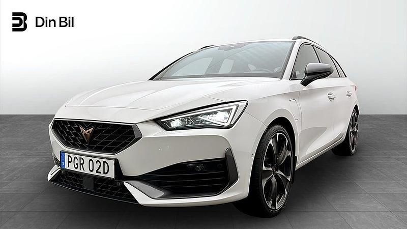 Vit Begagnad 2023 Cupra Leon VZ Kombi | 294 900 kr (Marknadspris) - Bild 1/4