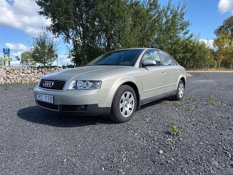Ljusbrun Begagnad 2002 Audi A4 Sedan | 19 900 kr (Bra pris) - Bild 1/4