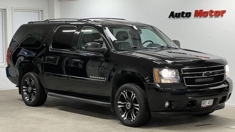 Svart Begagnad 2009 Chevrolet Suburban SUV | 199 900 kr - Bild 1/3