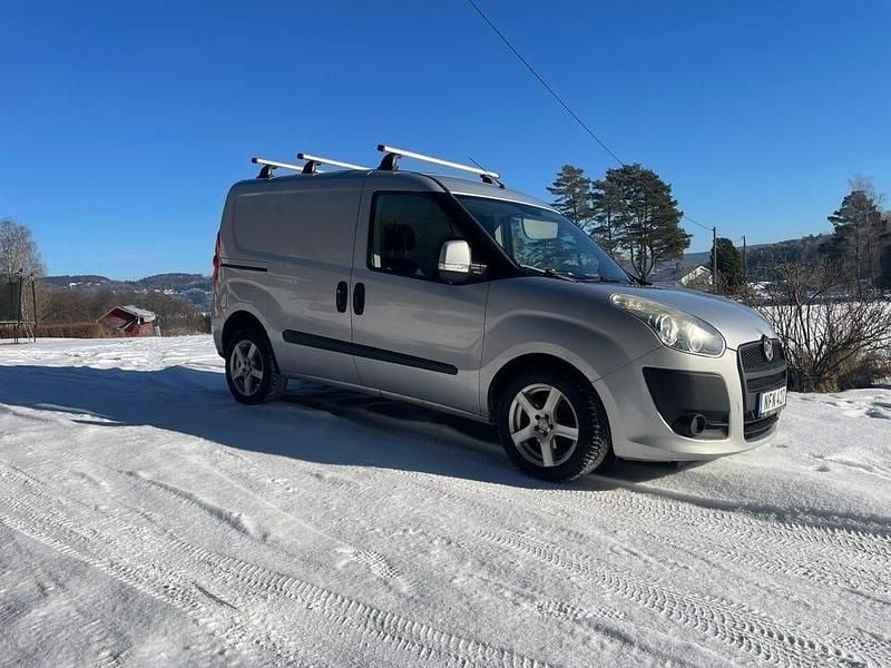Begagnad Fiat Doblò 90 HK (66 kW) 2013 Minibuss