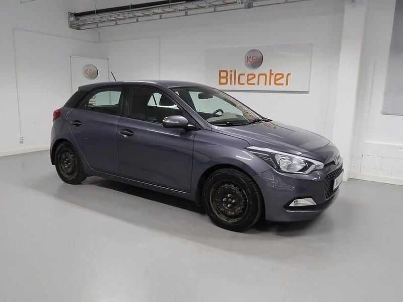 Begagnad Hyundai i20 Comfort 84 HK (61 kW) 2015 Mörkgrå Halvkombi