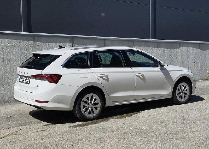 Begagnad Skoda Octavia Style 204 HK (150 kW) 2022 Vit Kombi