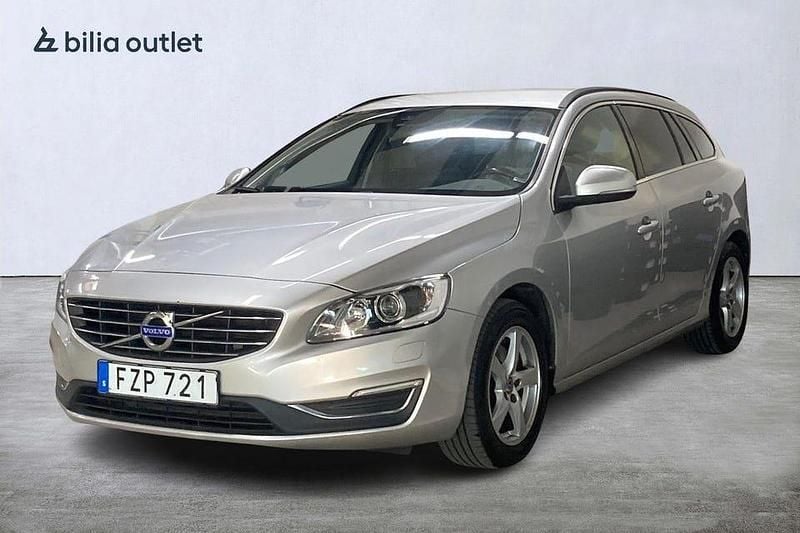 Silver Begagnad 2015 Volvo V60 Momentum Kombi | 119 900 kr (Marknadspris) - Bild 1/3