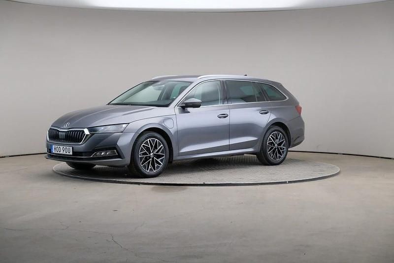 Begagnad Skoda Octavia Style 204 HK (150 kW) 2022 Grå