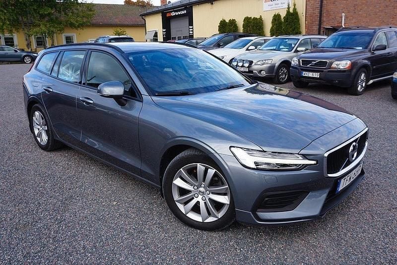Grå Begagnad 2019 Volvo V60 Momentum Kombi | 254 900 kr (Bra pris) - Bild 1/4