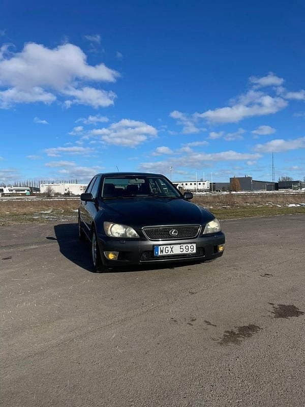 Begagnad Lexus IS200 155 HK (114 kW) 2005