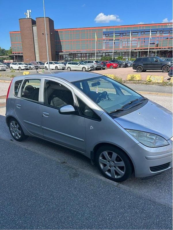 Silver Begagnad 2006 Mitsubishi Colt Halvkombi | 20 000 kr (Marknadspris) - Bild 1/4