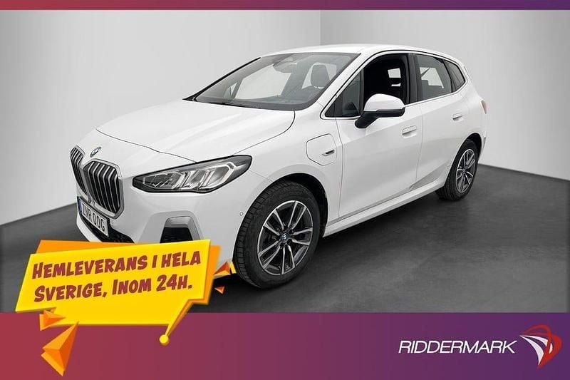 Begagnad BMW 225 Active Tourer M Sport 245 HK (180 kW) 2023 Vit Minibuss