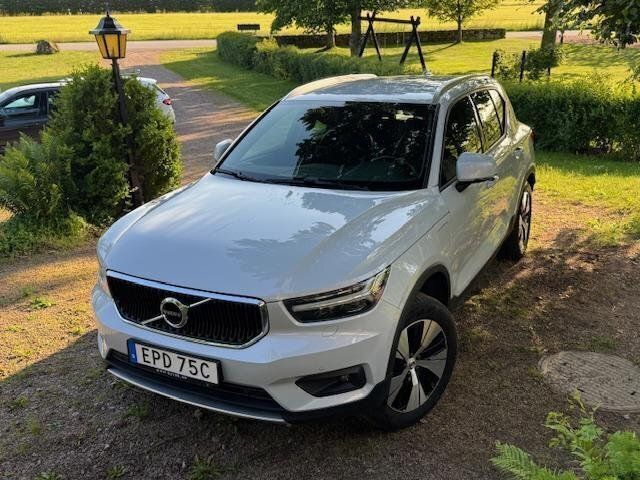 Silver Begagnad 2020 Volvo XC40 SUV | 310 000 kr (Bra pris) - Bild 1/4