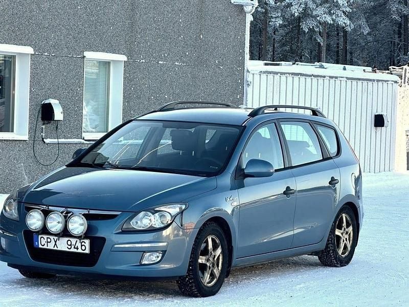 Begagnad Hyundai i30 90 HK (66 kW) 2010 Blå Kombi