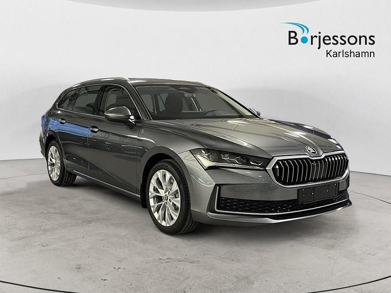 Grå Ny 2026 Skoda Superb Kombi | 464 000 kr - Bild 1/4