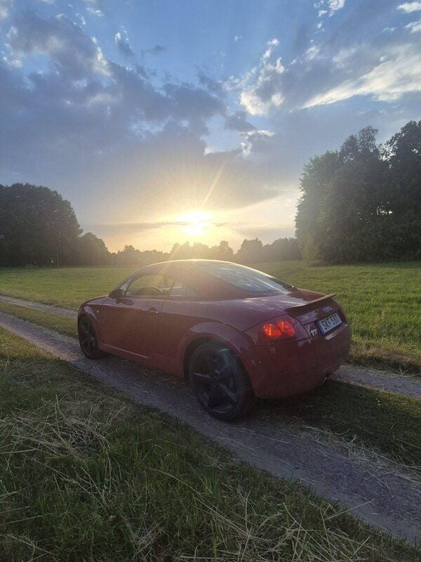Röd Begagnad 2000 Audi TT Sportkupé | 52 000 kr (Marknadspris) - Bild 1/3