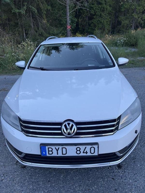 Vit Begagnad 2012 VW Passat Kombi | 53 000 kr (Bra pris) - Bild 1/4
