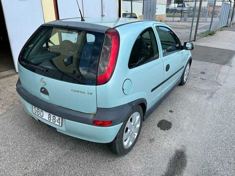 Begagnad Opel Corsa Sport 90 HK (66 kW) 2000 Grön Halvkombi