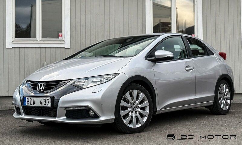 Silver Begagnad 2012 Honda Civic Sport Halvkombi | 89 900 kr (Marknadspris) - Bild 1/4