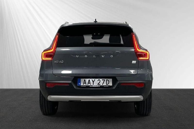 Begagnad Volvo XC40 Core 214 HK (157 kW) 2023 Grå SUV