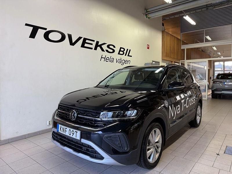 Svart (deep black pearl) Begagnad 2025 VW T-Cross Life SUV | 274 900 kr (Marknadspris) - Bild 1/4