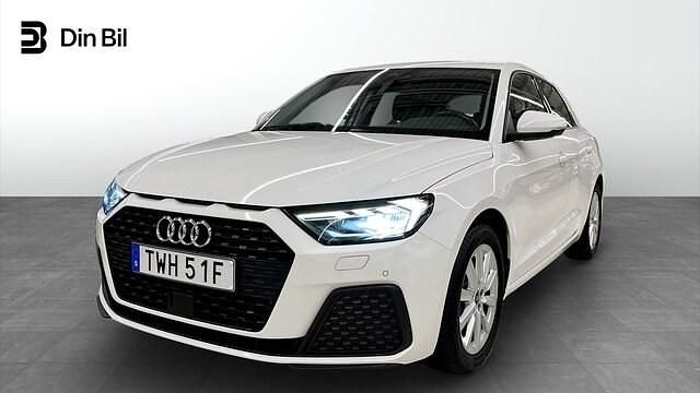 Vit Begagnad 2023 Audi A1 Sportback Proline Halvkombi | 229 000 kr (Marknadspris) - Bild 1/4