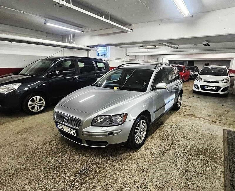 Silver Begagnad 2005 Volvo V50 Kombi | 29 900 kr (Dyr) - Bild 1/4