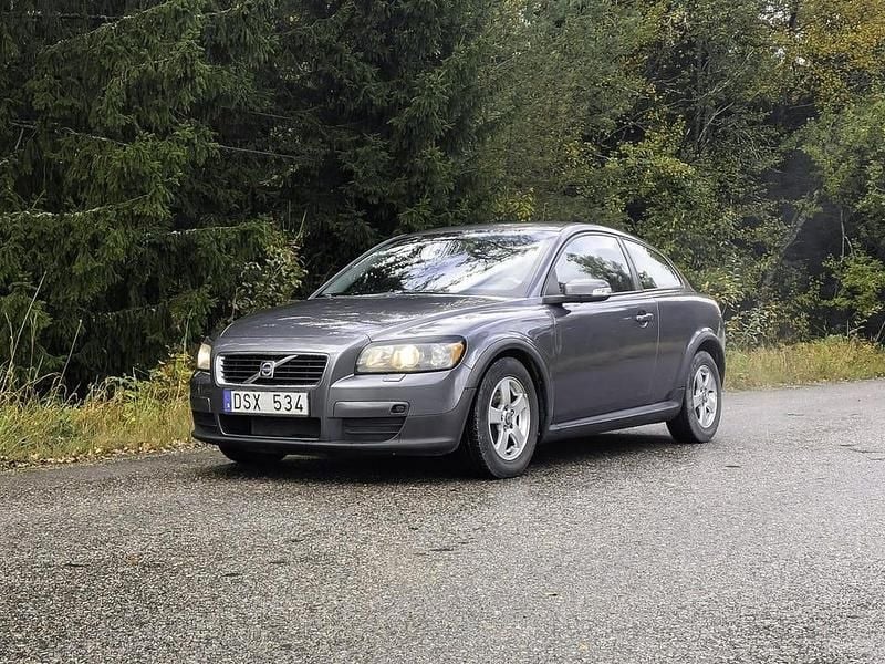 Begagnad 2009 Volvo C30 Kinetic Halvkombi | 26 000 kr (Bra pris) - Bild 1/4