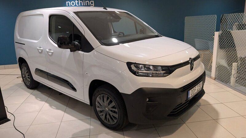 Vit Ny 2024 Citroën Berlingo Business Class Minibuss | 359 000 kr (Dyr) - Bild 1/4
