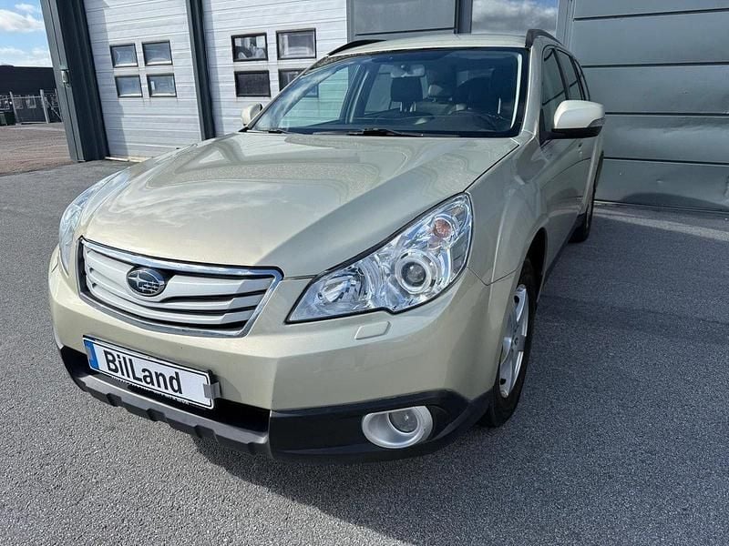 Ljusgul (gul) Begagnad 2012 Subaru Outback SUV | 54 900 kr (Bra pris) - Bild 1/4