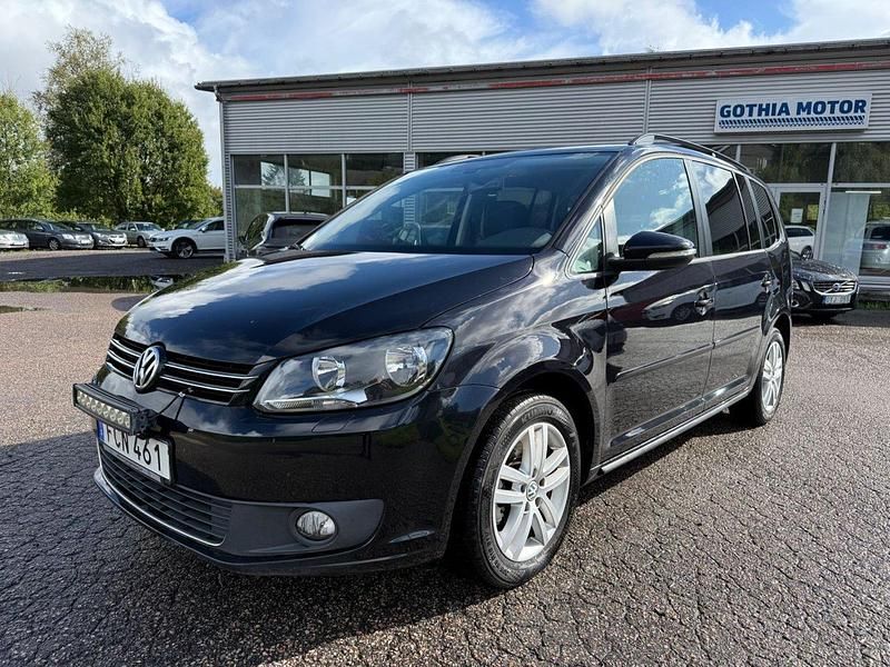 Svart Begagnad 2015 VW Touran Minibuss | 99 900 kr (Superpris) - Bild 1/4