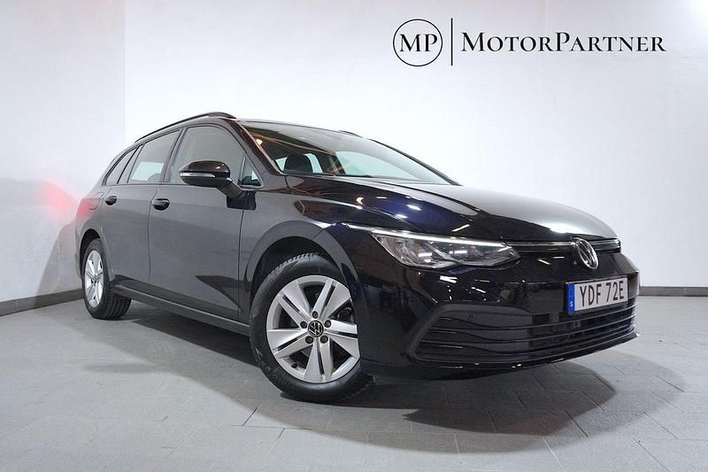 Svart Begagnad 2022 VW Golf VIII Kombi | 219 900 kr (Marknadspris) - Bild 1/4